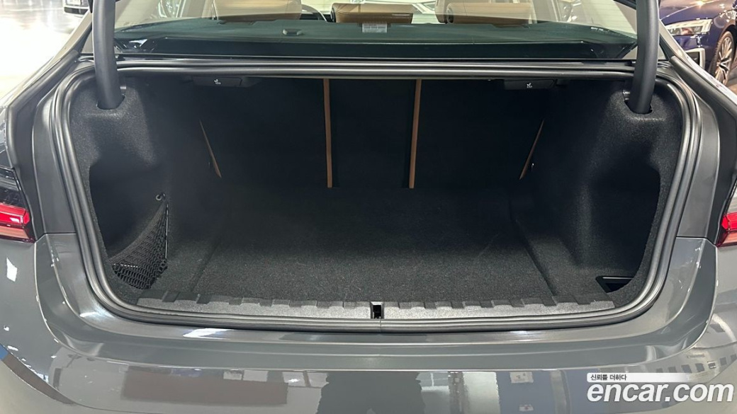 BMW 3-Series 320i, 2025