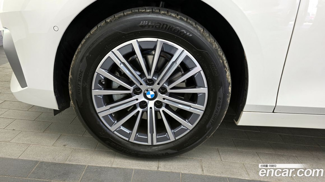 BMW 2-Series 220i Luxury, 2024