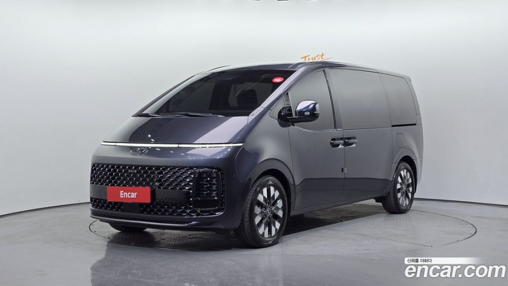 Hyundai Staria 4WD Lounge 7-Seater, 2023