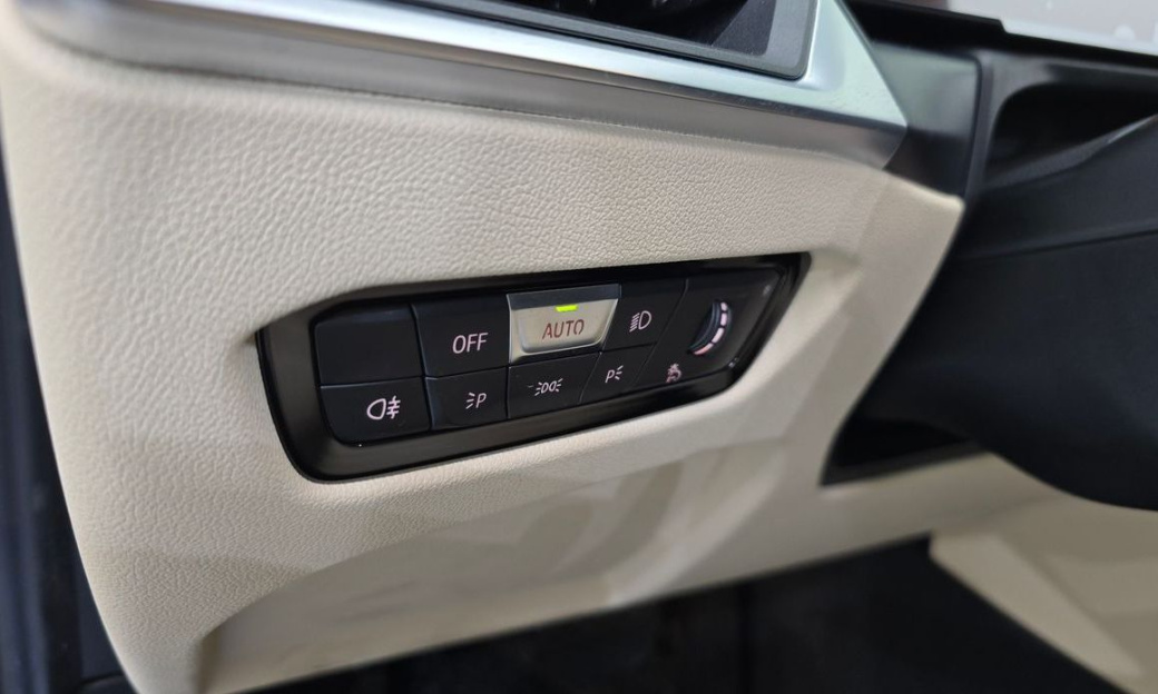 BMW 3-Series 320i, 2024