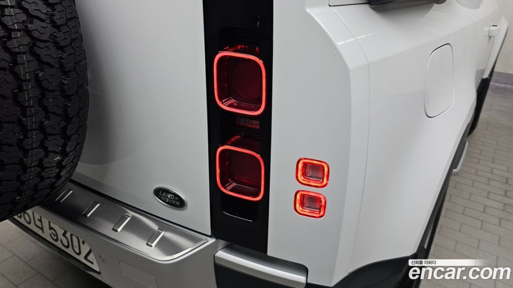 Land Rover Defender 90 D250 SE, 2023