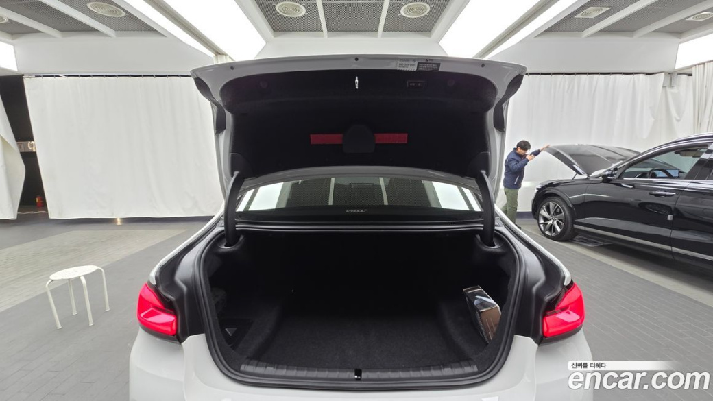 BMW 5-Series 520i Luxury, 2023