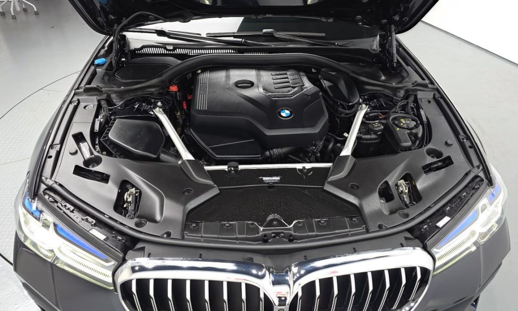 BMW 5-Series 530i xDrive M Sport Package, 2023