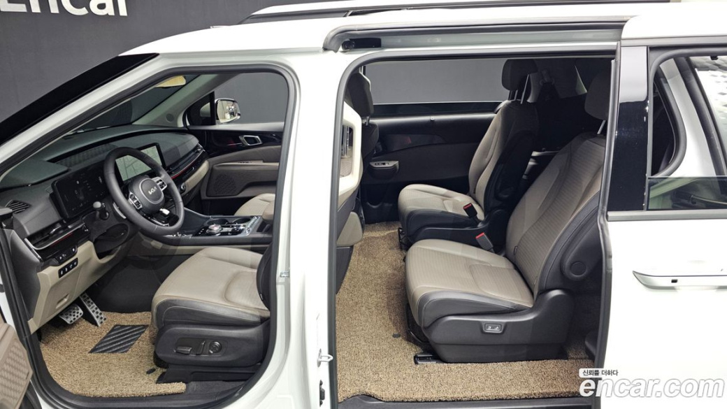 Kia Carnival 9-Seater Signature, 2024