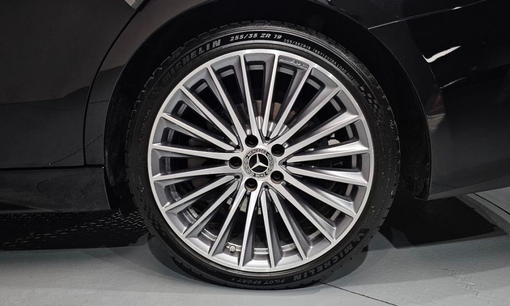 Mercedes-Benz C-Class C300 4MATIC AMG Line, 2024