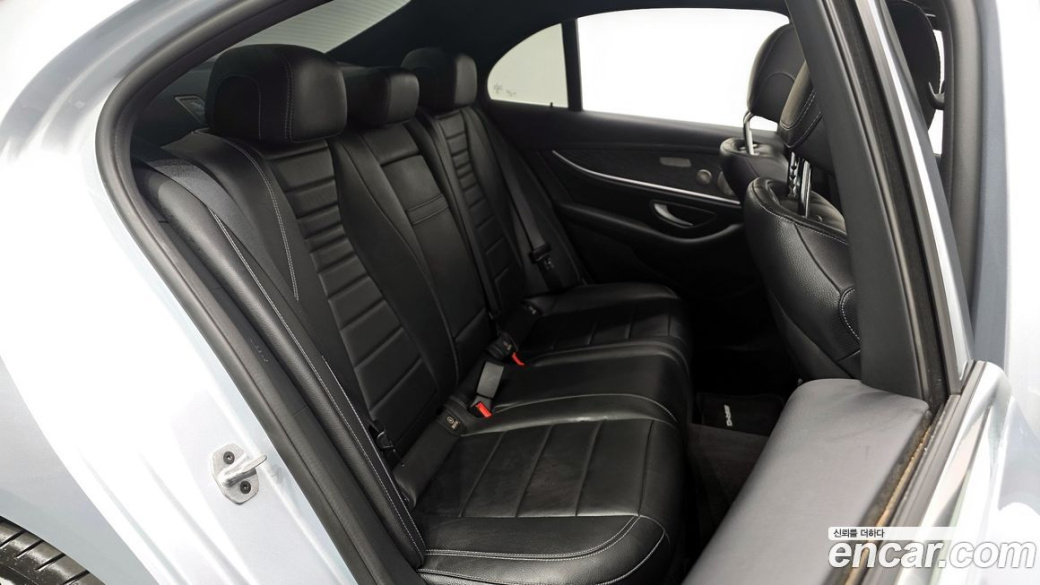 Mercedes-Benz E-Class E350 4MATIC AMG Line, 2022