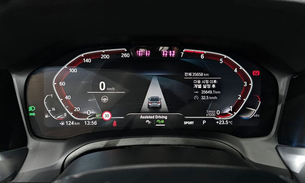 BMW 3-Series 320i Luxury, 2022