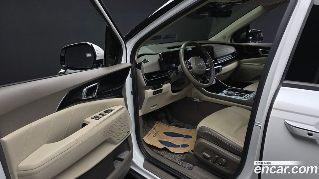 Kia Carnival 9-Seater Signature, 2024