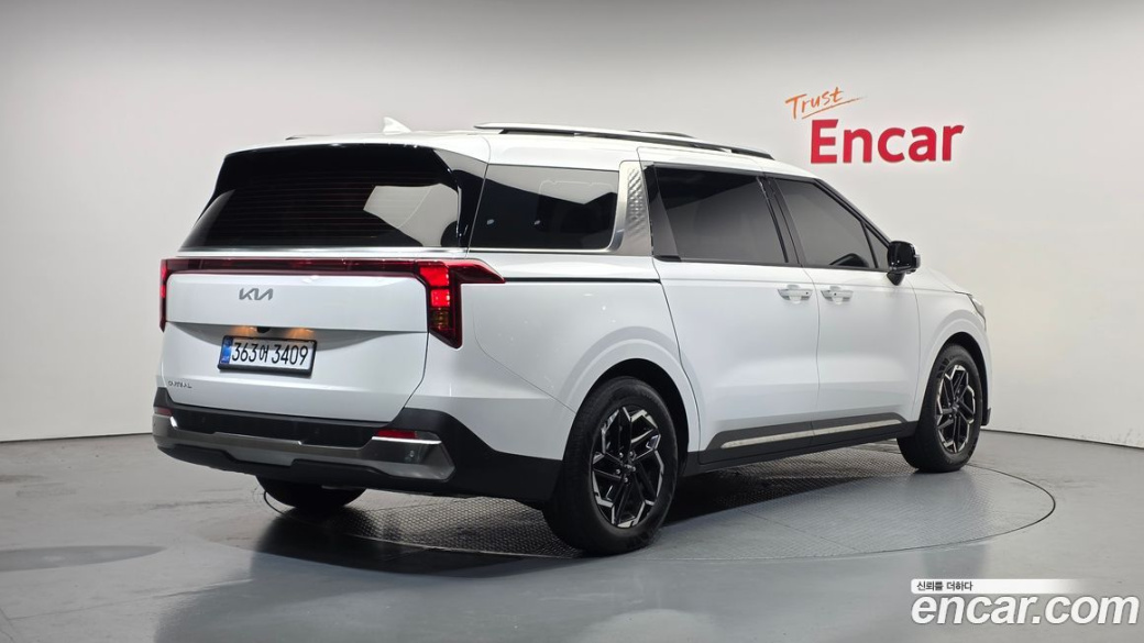Kia Carnival 9-Seater Signature, 2025