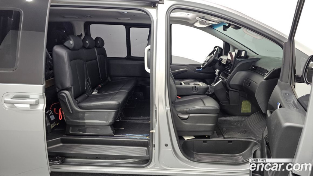 Hyundai Staria 4WD Tourer 9-Seater, 2023