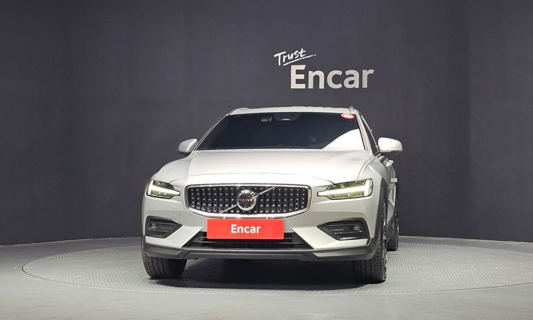 Volvo V60 B5 Ultimate AWD, 2024