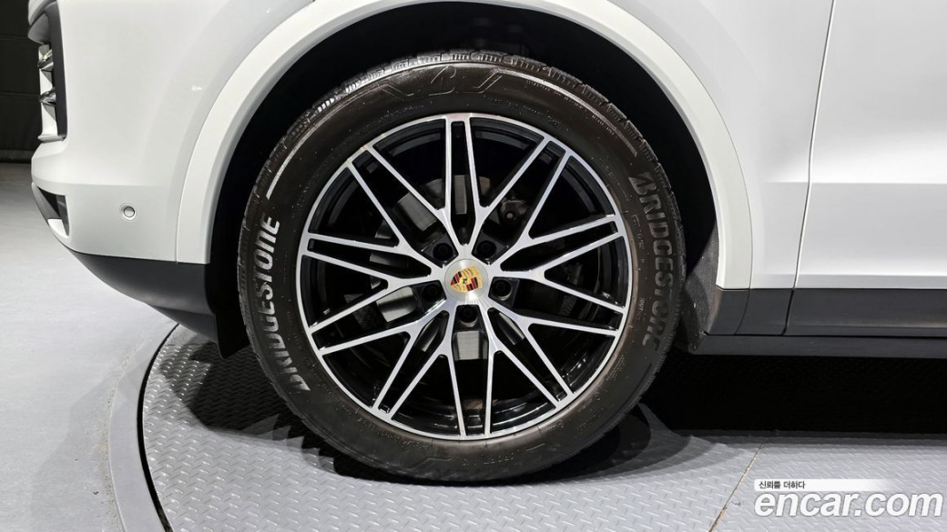 Porsche Cayenne 3.0, 2024