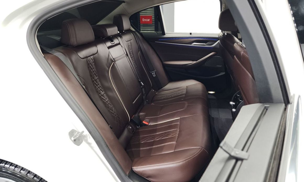 BMW 5-Series 530i Luxury, 2023