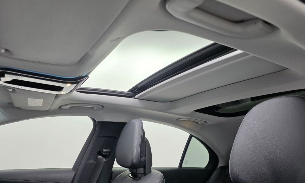Mercedes-Benz E-Class E200 Avantgarde, 2025