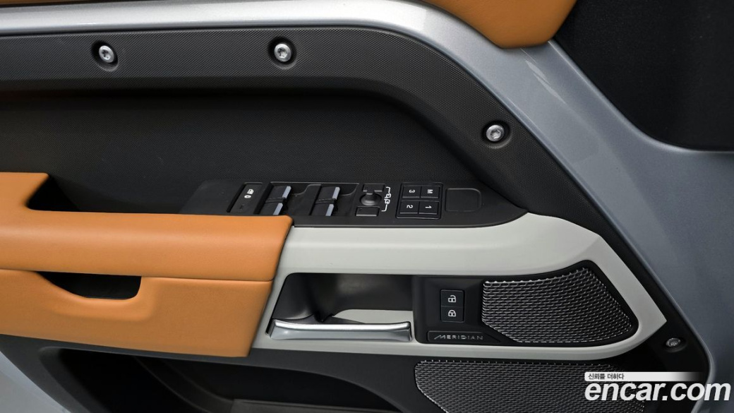 Land Rover Defender 110 P300 X-Dynamic SE, 2024