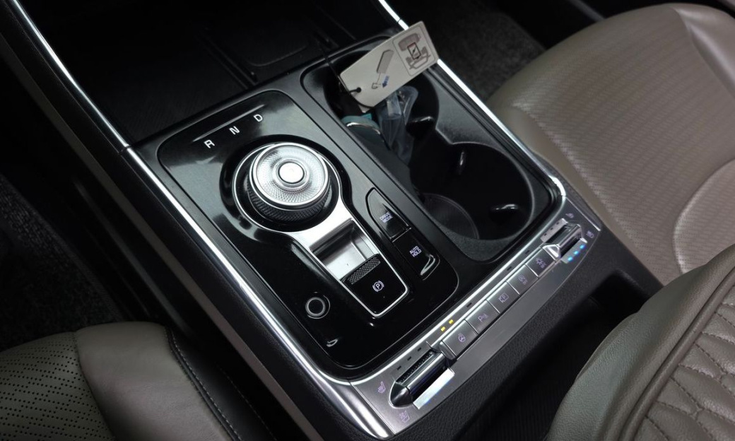 Kia Carnival 9-Seater Gravity, 2024