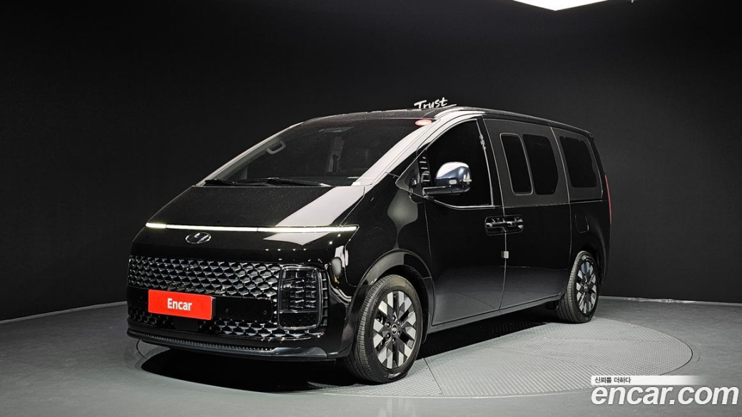 Hyundai Staria 4WD Lounge 9-Seater, 2022
