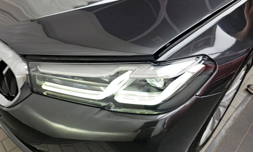 BMW 5-Series 520i Luxury, 2022
