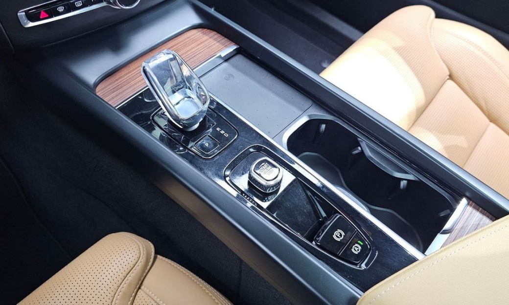 Volvo XC60 B6 Ultimate Bright, 2023