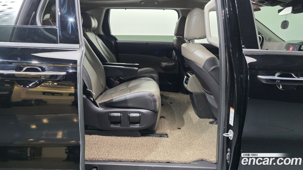 Kia Carnival 7-Seater Signature, 2025