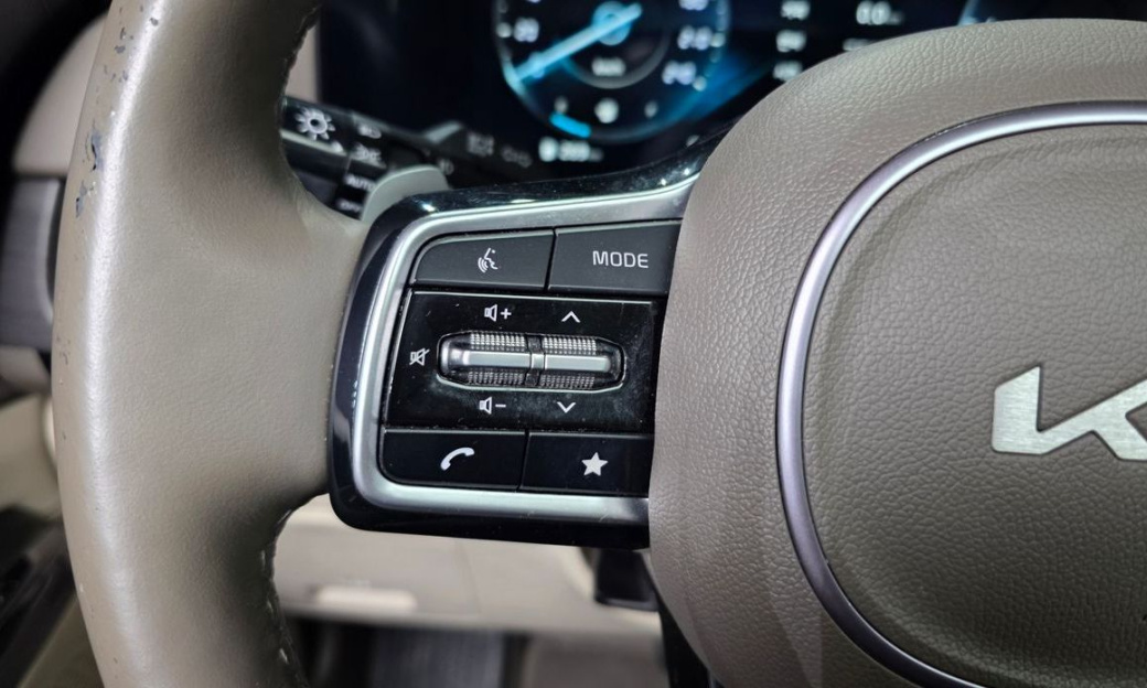 Kia Carnival 7-Seater Signature, 2023