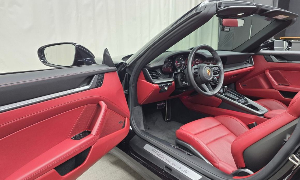 Porsche 911 Carrera 4S Cabriolet, 2024