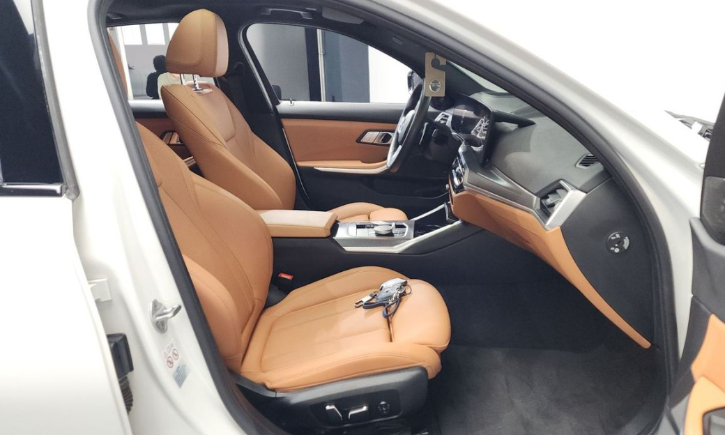 BMW 3-Series 320i M Sport, 2024