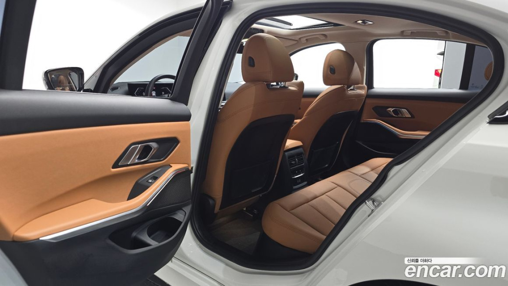 BMW 3-Series 320i, 2023