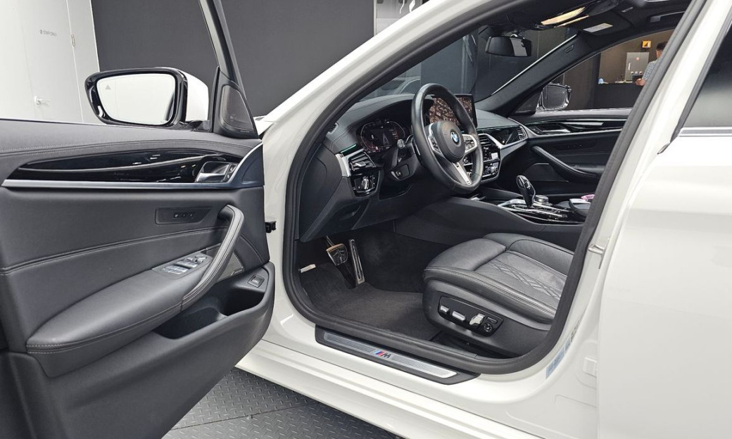 BMW 5-Series 530i xDrive M Sport Package, 2022
