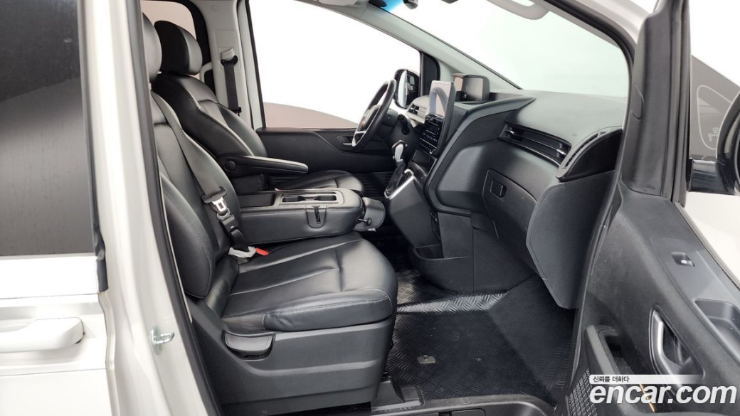 Hyundai Staria 4WD Tourer 9-Seater, 2023