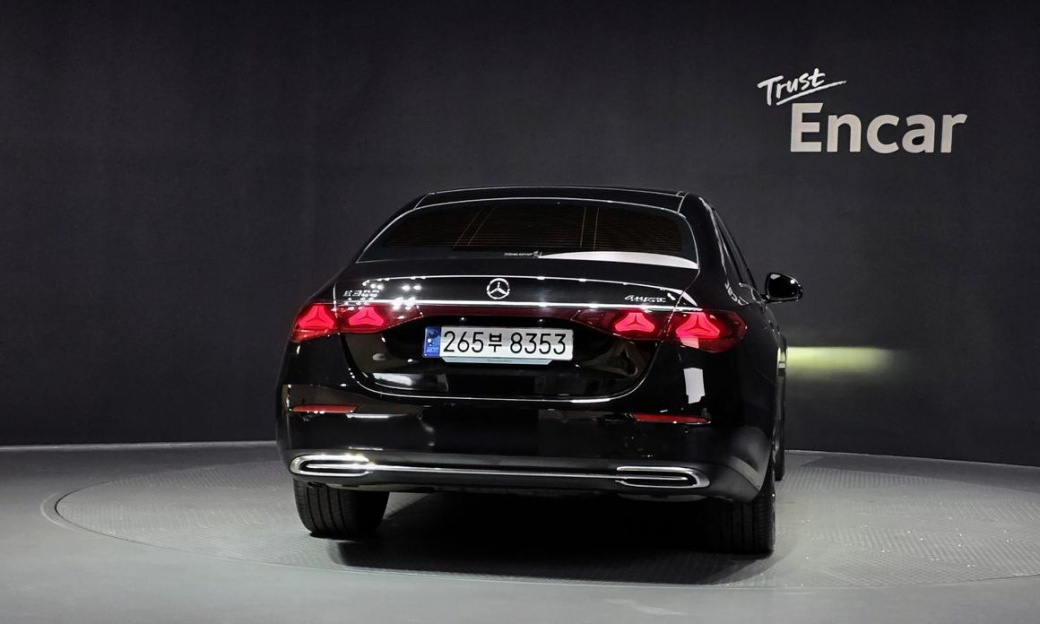 Mercedes-Benz E-Class E300 4MATIC Exclusive, 2024