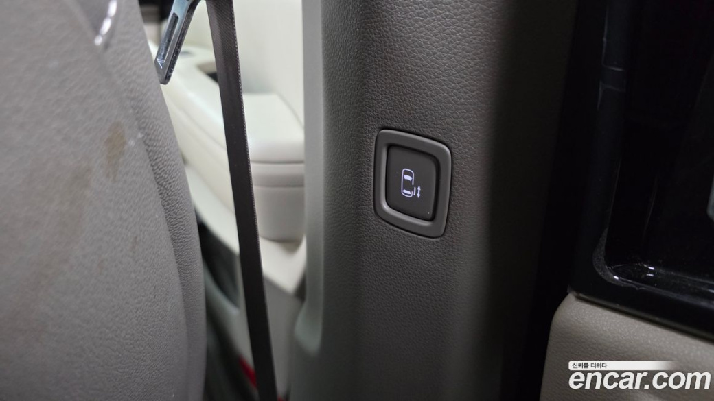 Kia Carnival 9-Seater Signature, 2024