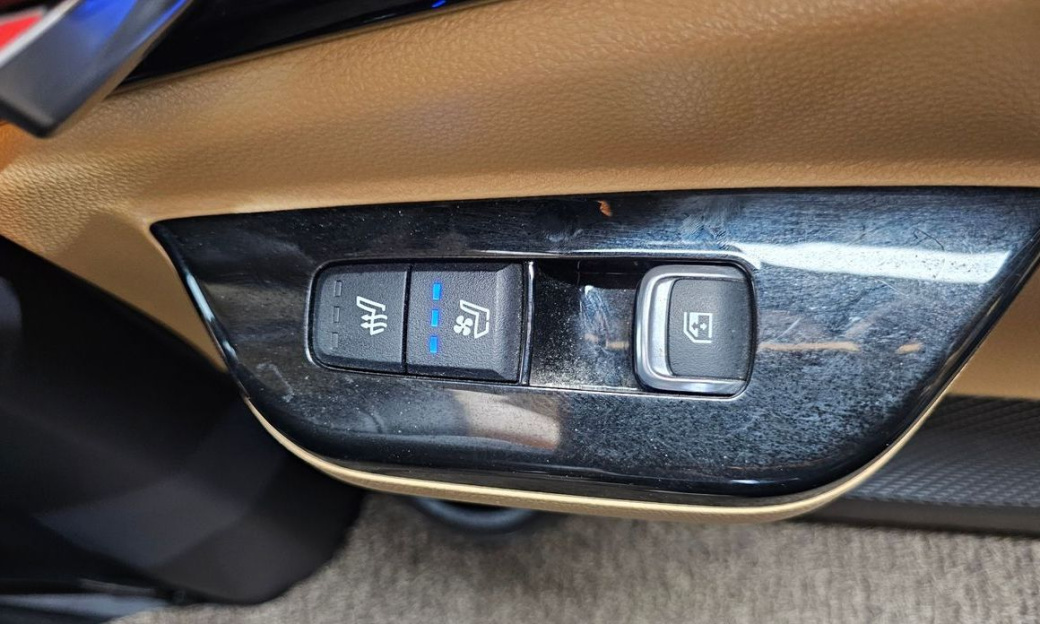 Kia Carnival 7-Seater Signature, 2023