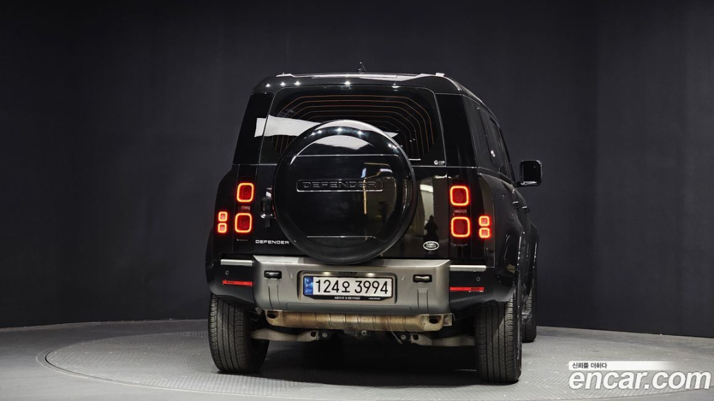 Land Rover Defender 110 P300 X-Dynamic SE, 2023