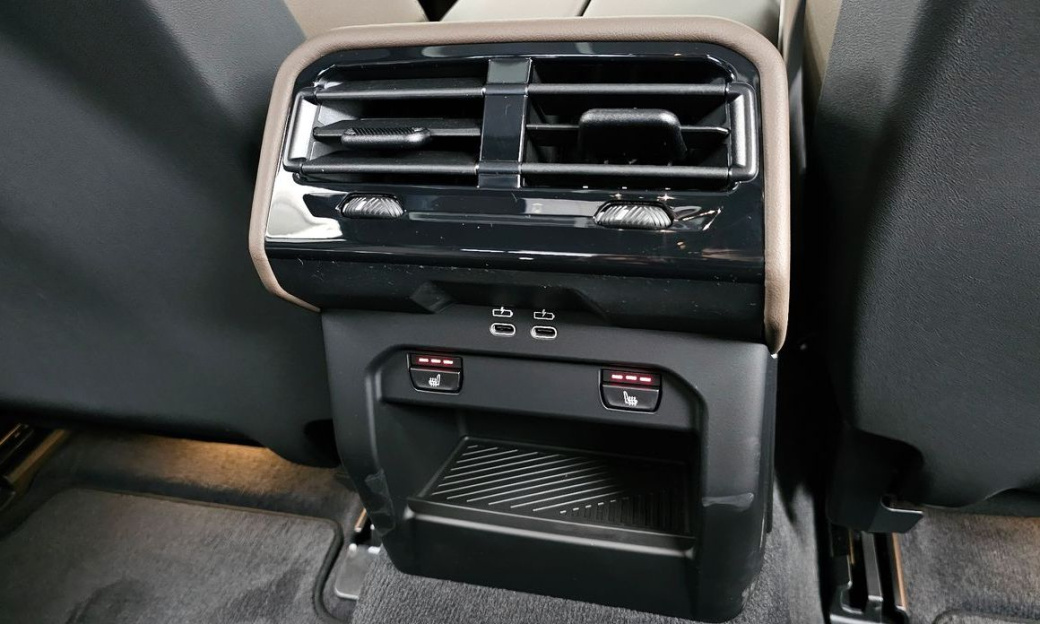 BMW 5-Series 520i, 2025