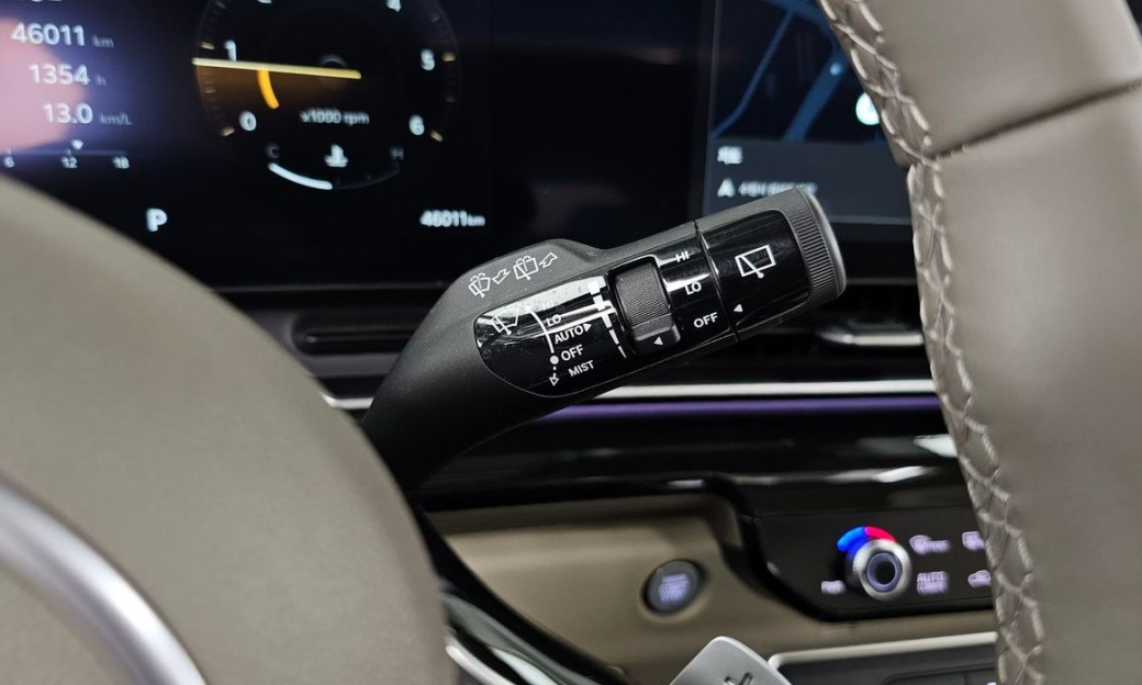 Kia Carnival 9-Seater Signature, 2025