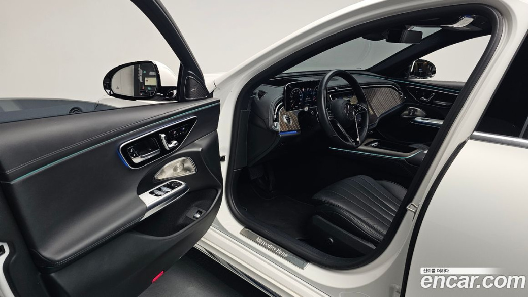 Mercedes-Benz E-Class E300 4MATIC Exclusive, 2024