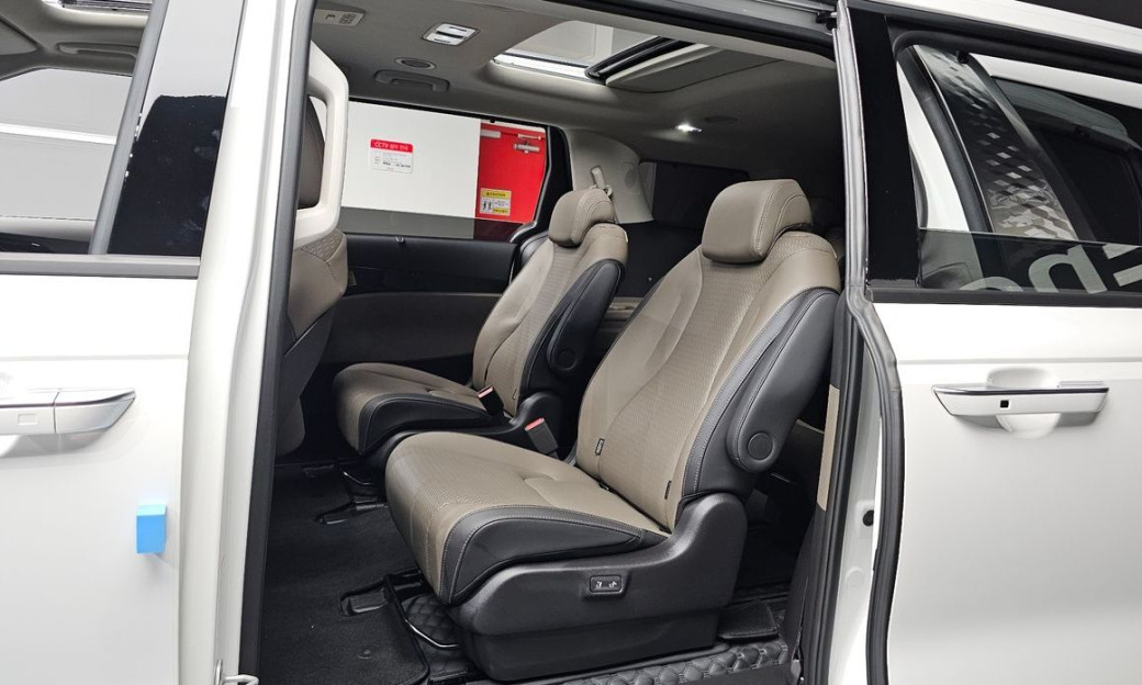 Kia Carnival 9-Seater Signature, 2025