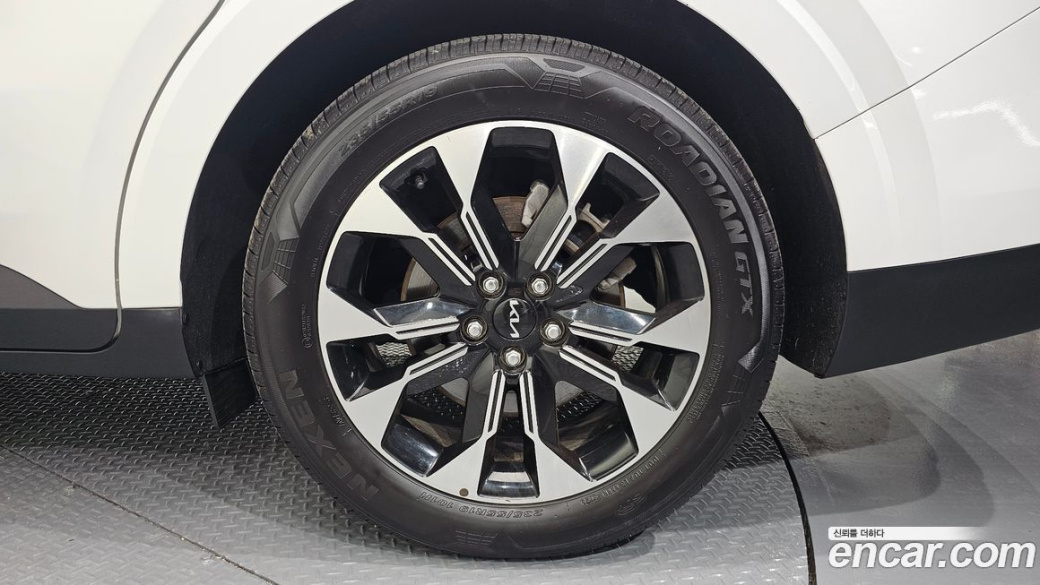 Kia Carnival 9-Seater Signature, 2023