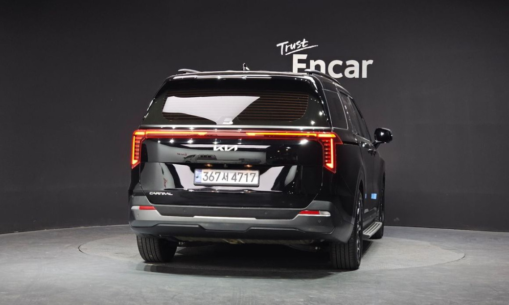 Kia Carnival 9-Seater Gravity, 2024