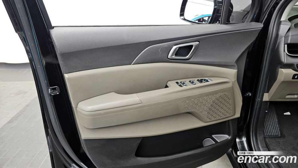 Kia Carnival 9-Seater Prestige, 2024