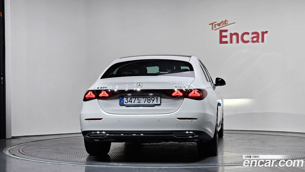 Mercedes-Benz E-Class E300 4MATIC Exclusive, 2026