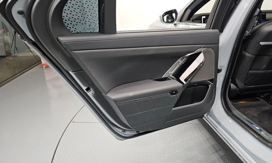 BMW 7-Series 740i xDrive M Sport, 2025