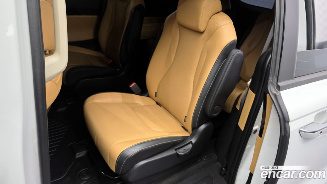 Kia Carnival 9-Seater Signature, 2023