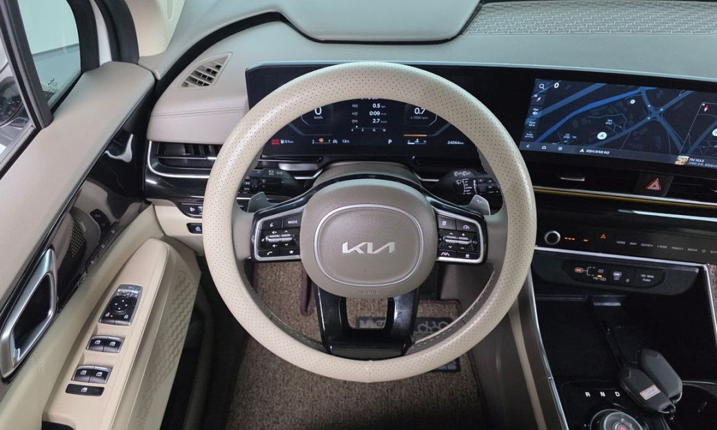 Kia Carnival 9-Seater Signature, 2024