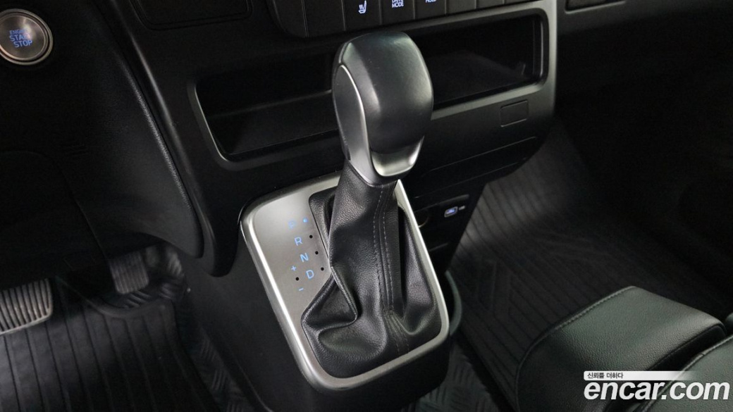Hyundai Staria 4WD Tourer 11-Seater, 2024
