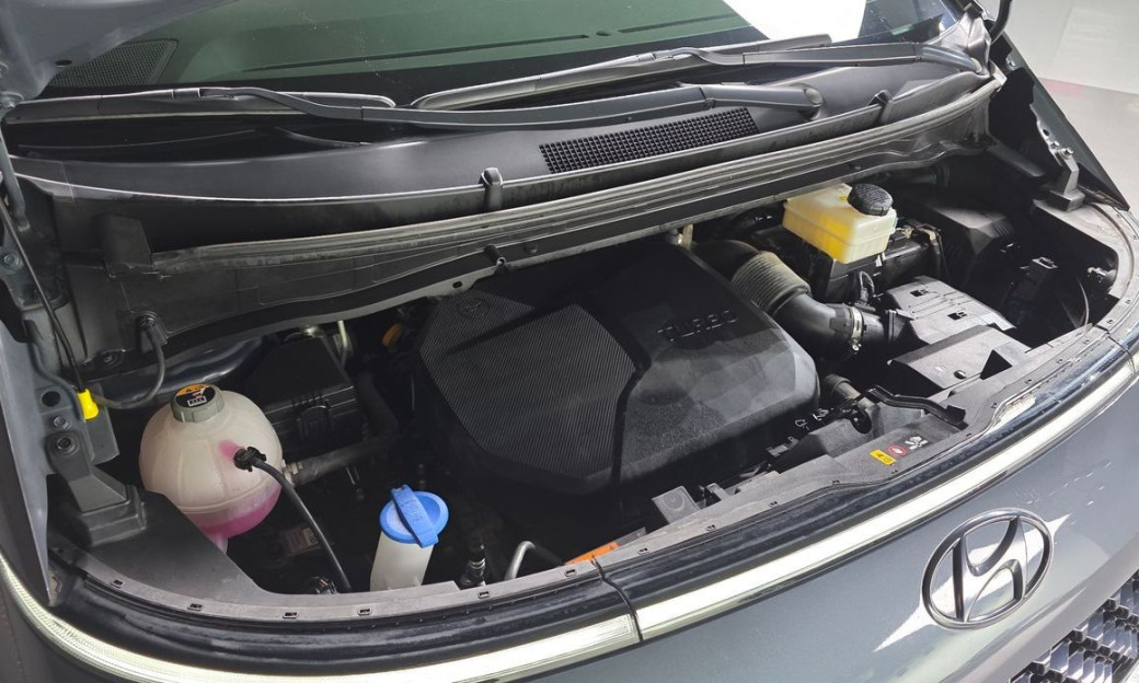 Hyundai Staria Lounge 9-Seater, 2023