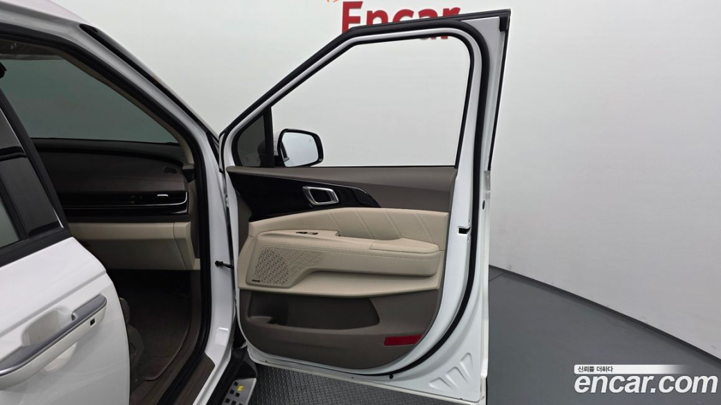 Kia Carnival 9-Seater Hi Limousine, 2024