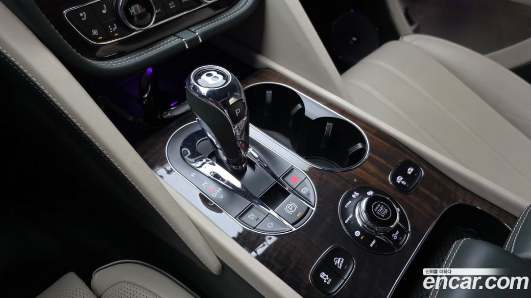 Bentley Bentayga 4.0 V8 EWB First Edition, 2024