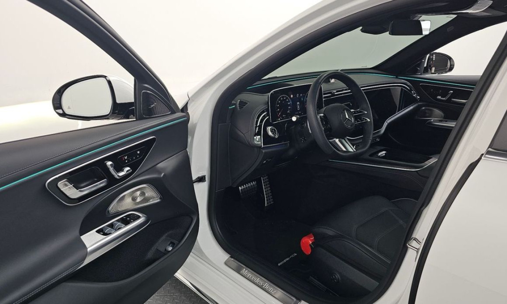 Mercedes-Benz E-Class E300 4MATIC AMG Line, 2025